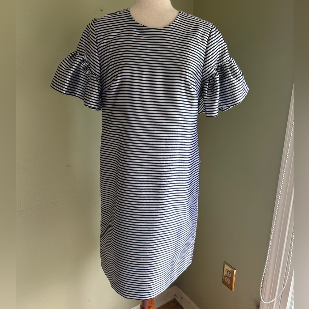 NWT Banana Republic striped sheath dress w/short puff sleeve. Navy/white. Size 6